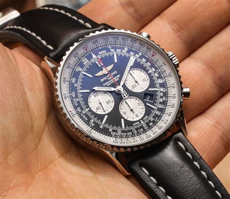 what does a Breitling look like